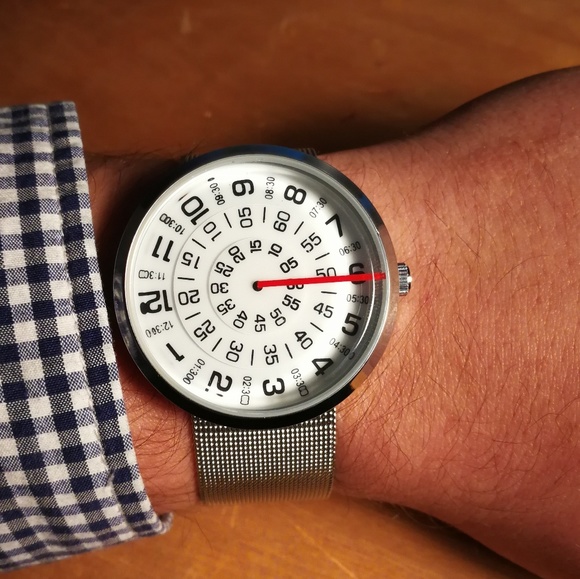 rotating dial wrist watch